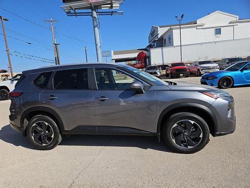 Used 2024 Nissan Rogue SV w/ SV Premium Package image 6