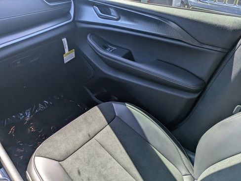New 2025 Jeep Grand Cherokee L Laredo AWD/4WD image 15