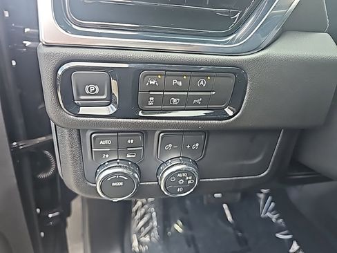 Used 2026 GMC Yukon XL Denali w/ Sun & Power Step Package image 23