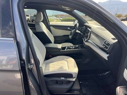 Used 2025 Volkswagen Atlas Cross Sport SEL Premium R-Line AWD/4WD image 31