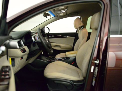 Used 2017 Kia Sorento LX image 23