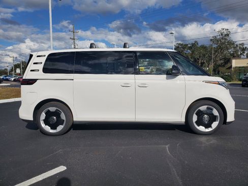New 2025 Volkswagen ID. Buzz Pro S image 5