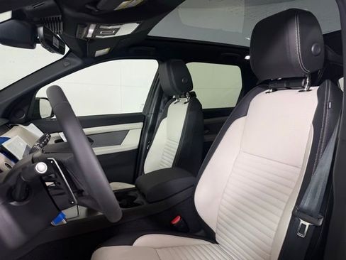 New 2025 Land Rover Discovery Sport Dynamic SE image 6