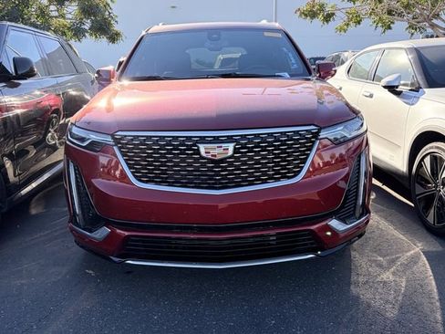 Used 2025 Cadillac XT6 Premium Luxury image 2