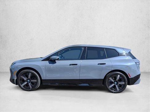 Used 2024 BMW iX xDrive50 w/ Premium Package AWD/4WD image 9