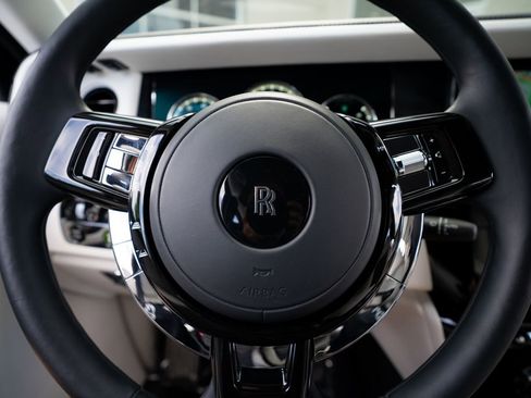 Used 2022 Rolls-Royce Phantom Sedan w/ The Phantom Package RWD image 35