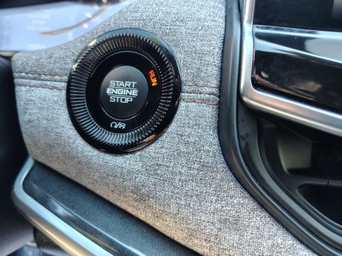 Certified 2023 Jeep Compass Latitude image 30