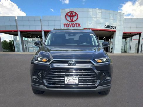 Used 2025 Toyota Grand Highlander AWD image 2
