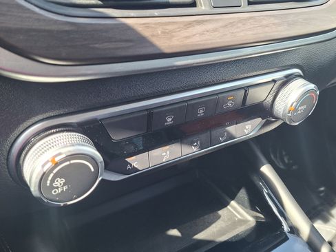 Used 2023 Nissan Altima 2.5 SV FWD image 15