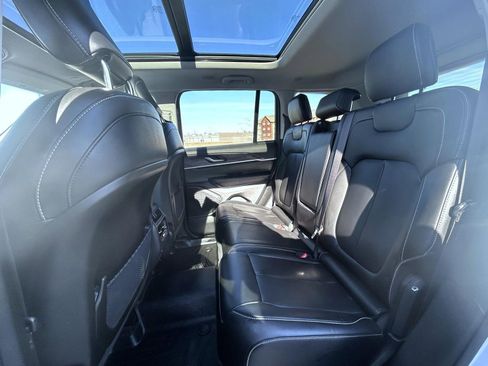 Used 2023 Jeep Grand Cherokee Limited image 19