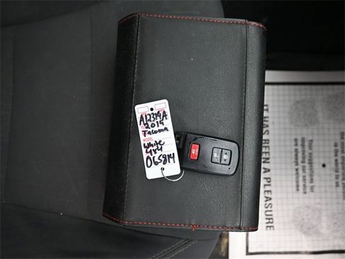 Used 2019 Toyota Tacoma TRD Off-Road image 9