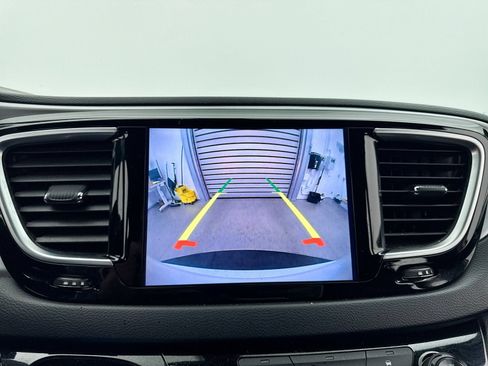 Used 2018 Chrysler Pacifica Touring Plus w/ S Appearance Package FWD image 27