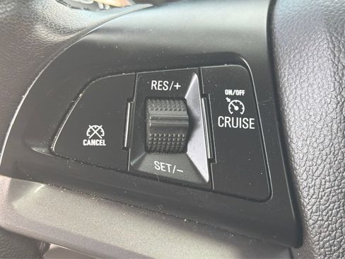 Used 2020 Chevrolet Trax LT w/ LT Convenience Package FWD image 31