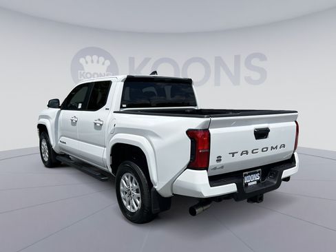 Used 2025 Toyota Tacoma SR5 AWD/4WD image 4
