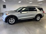 Used 2022 Ford Explorer XLT image 2