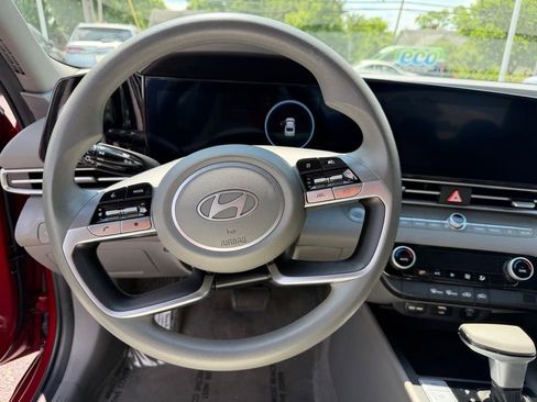 Used 2024 Hyundai Elantra SEL FWD image 27