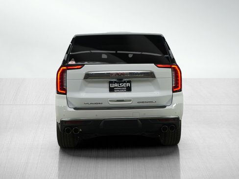 Used 2023 GMC Yukon Denali w/ Denali Reserve Package image 4