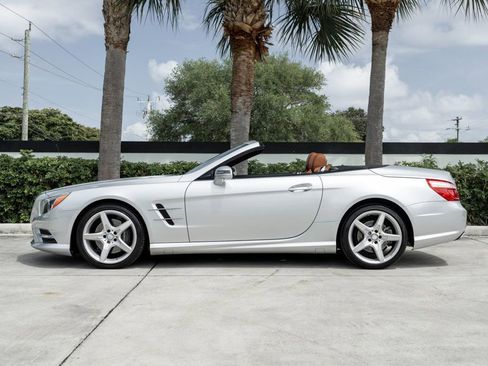 Used 2016 Mercedes-Benz SL 550 image 4