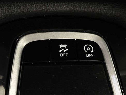 Certified 2024 Toyota Corolla Cross XLE image 17