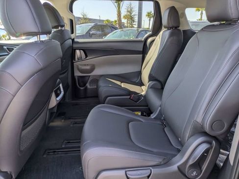 New 2026 Kia Carnival LXS FWD image 12