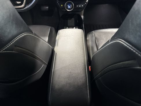 Certified 2020 Toyota Prius Prime Limited FWD image 22