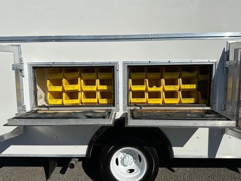 Used 2019 Ford E-450 and Econoline 450 Super Duty w/ Power Windows & Locks Group image 17