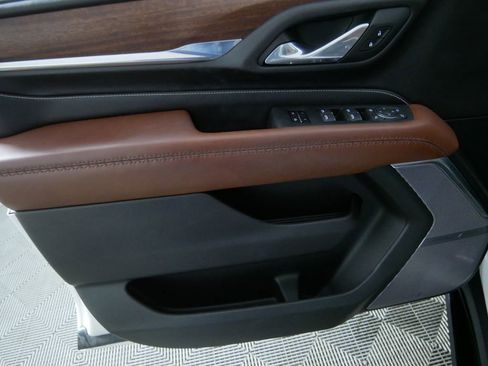 Used 2023 GMC Yukon Denali Ultimate image 13