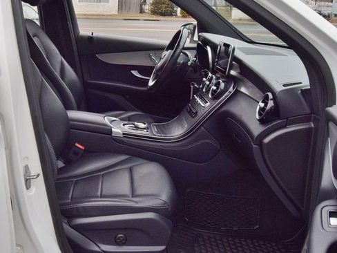 Used 2019 Mercedes-Benz GLC 300 4MATIC image 19