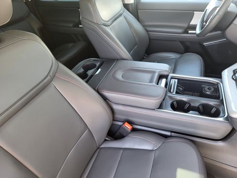 Used 2025 Ford Expedition Max Active AWD/4WD image 13