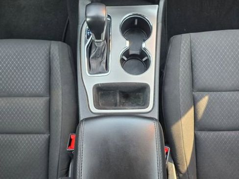 Used 2020 Jeep Grand Cherokee Laredo RWD image 37