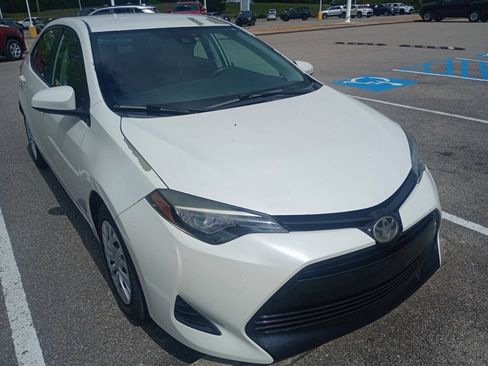 Used 2017 Toyota Corolla LE FWD image 3