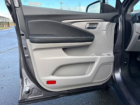 Used 2021 Honda Pilot EX image 22