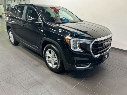 Used 2023 GMC Terrain SLE FWD image 2
