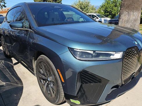 Used 2023 BMW iX xDrive50 w/ Premium Package image 11