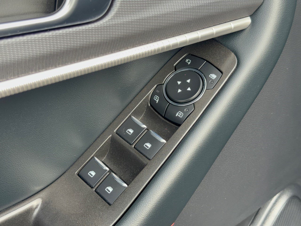 Used 2025 Ford Explorer ST-Line w/ Premium Package RWD image 15