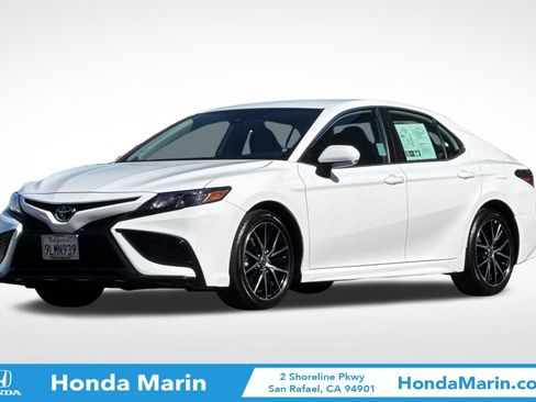 Used 2023 Toyota Camry SE FWD image 9