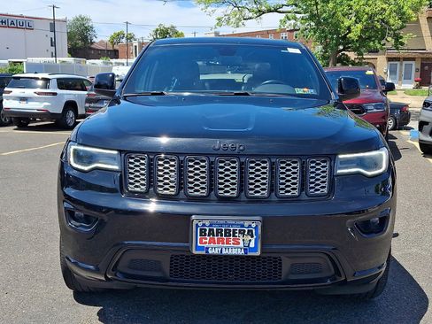 Used 2020 Jeep Grand Cherokee Altitude AWD/4WD image 2