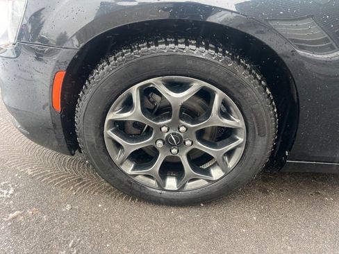 Used 2018 Chrysler 300 S image 9