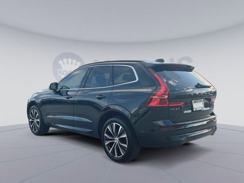Certified 2022 Volvo XC60 B5 Momentum image 4
