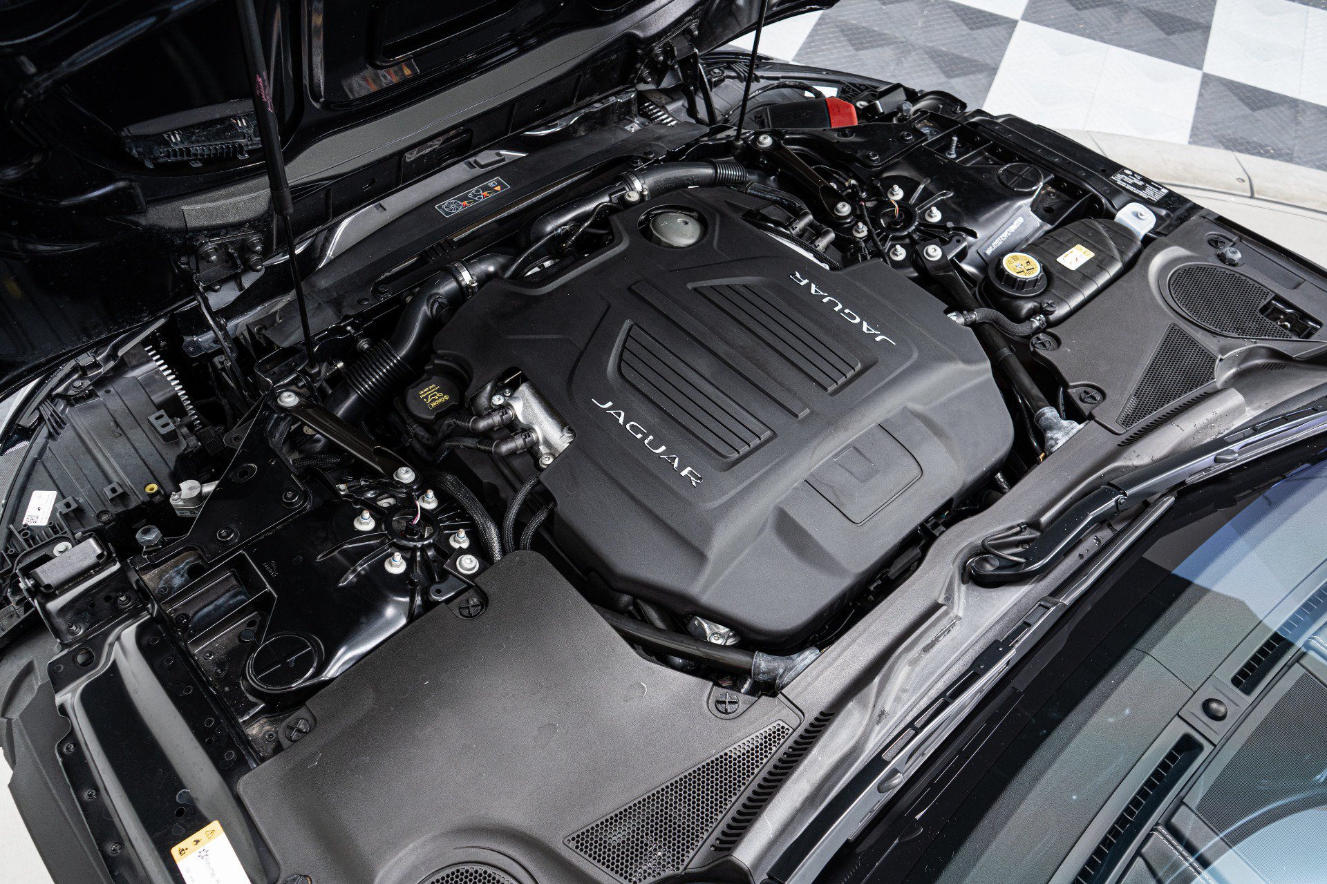 Used 2023 Jaguar F-TYPE R AWD/4WD image 12