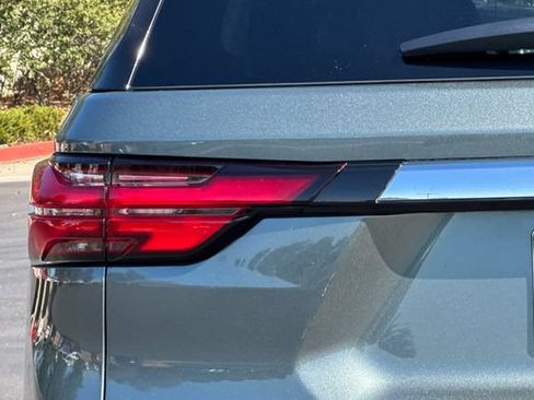 Used 2023 Chevrolet Traverse LT w/ LPO, Floor Liner Package AWD/4WD image 48