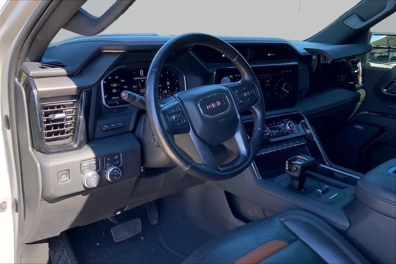 Used 2022 GMC Sierra 1500 AT4 w/ AT4 Premium Package AWD/4WD image 16