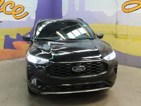 Used 2023 Ford Escape ST-Line image 3