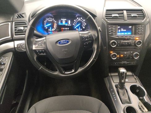 Used 2017 Ford Explorer XLT image 22