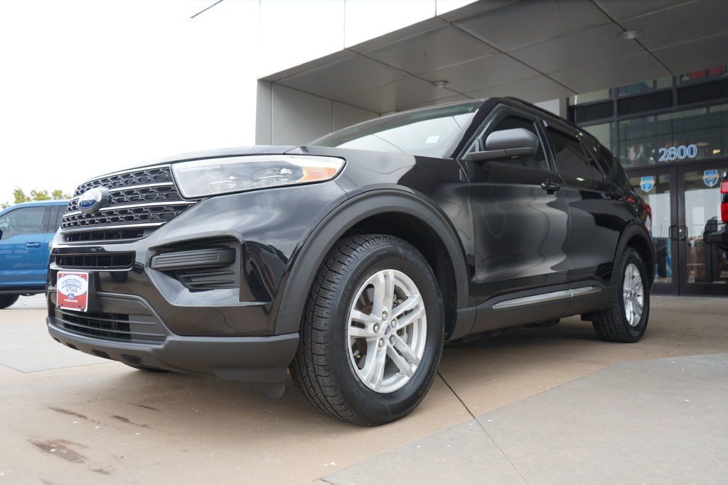 Certified 2022 Ford Explorer XLT RWD image 5