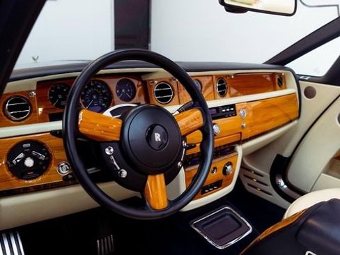 Used 2011 Rolls-Royce Phantom Drophead Coupe image 22