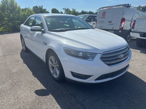Used 2015 Ford Taurus SEL FWD image 3