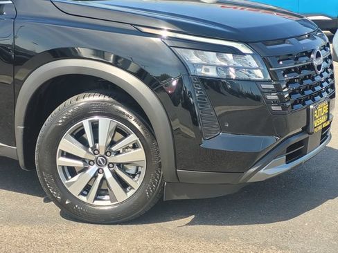 New 2026 Nissan Pathfinder SL AWD/4WD image 3