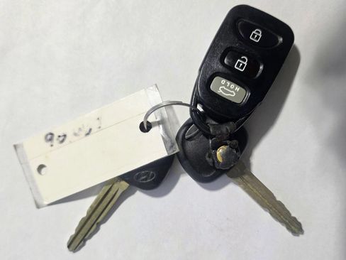 Used 2010 Hyundai Elantra GLS FWD image 25