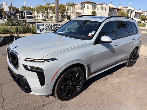 Used 2024 BMW X7 xDrive40i w/ M Sport Package AWD/4WD image 13